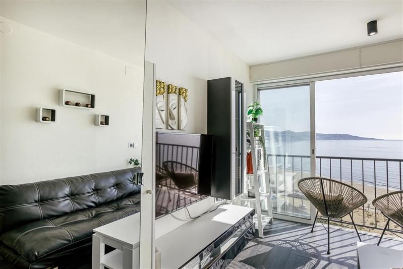 K Beach D-Luxe Емпуриабрава Екстериор снимка